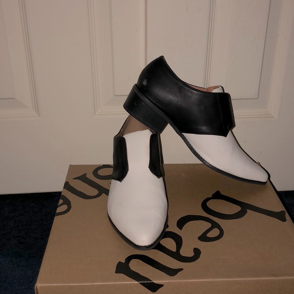 Black and White flat shoes